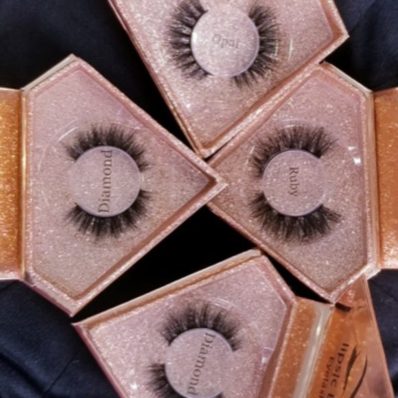 False Eyelashes - Picture 1 of 5
